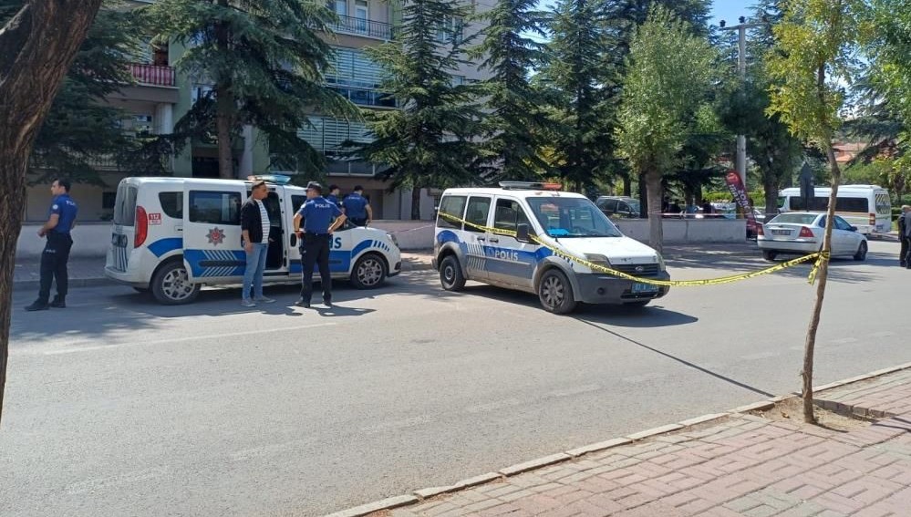 bosanma asamasindaki esi ile kayinvalidesi ve baldizina kursun yagdirdi StfOkXEz