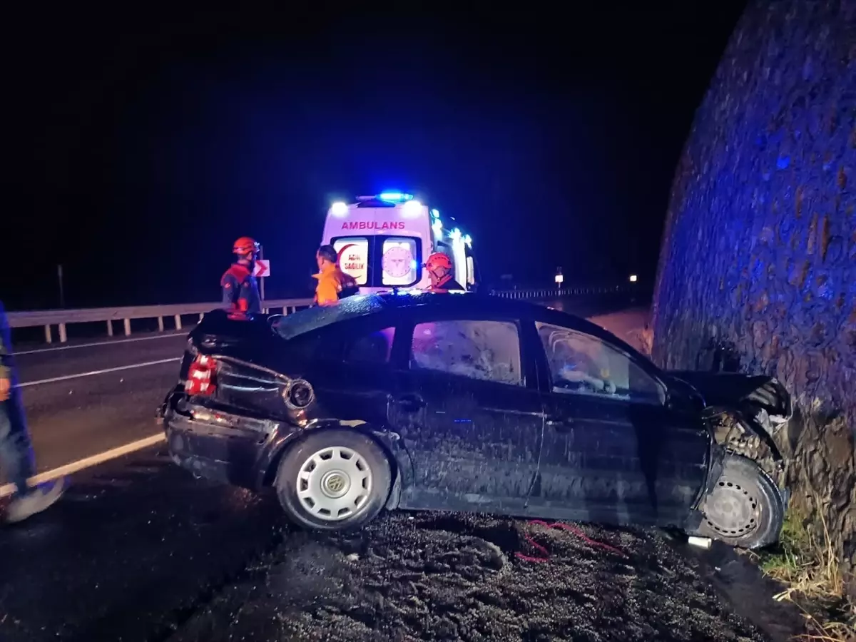 gumushanede trafik kazasi 3 yarali CMS88hBb