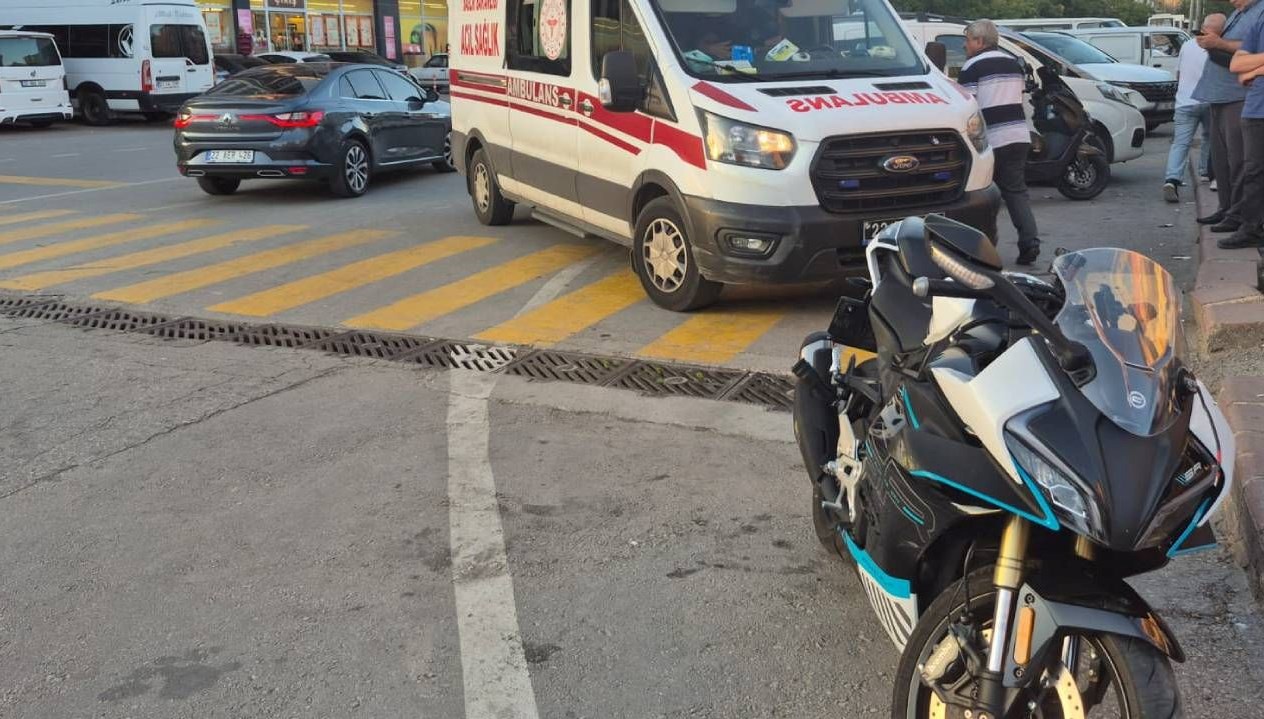 otomobilin carptigi motosiklet surucusu yaralandi zPaPGjwK