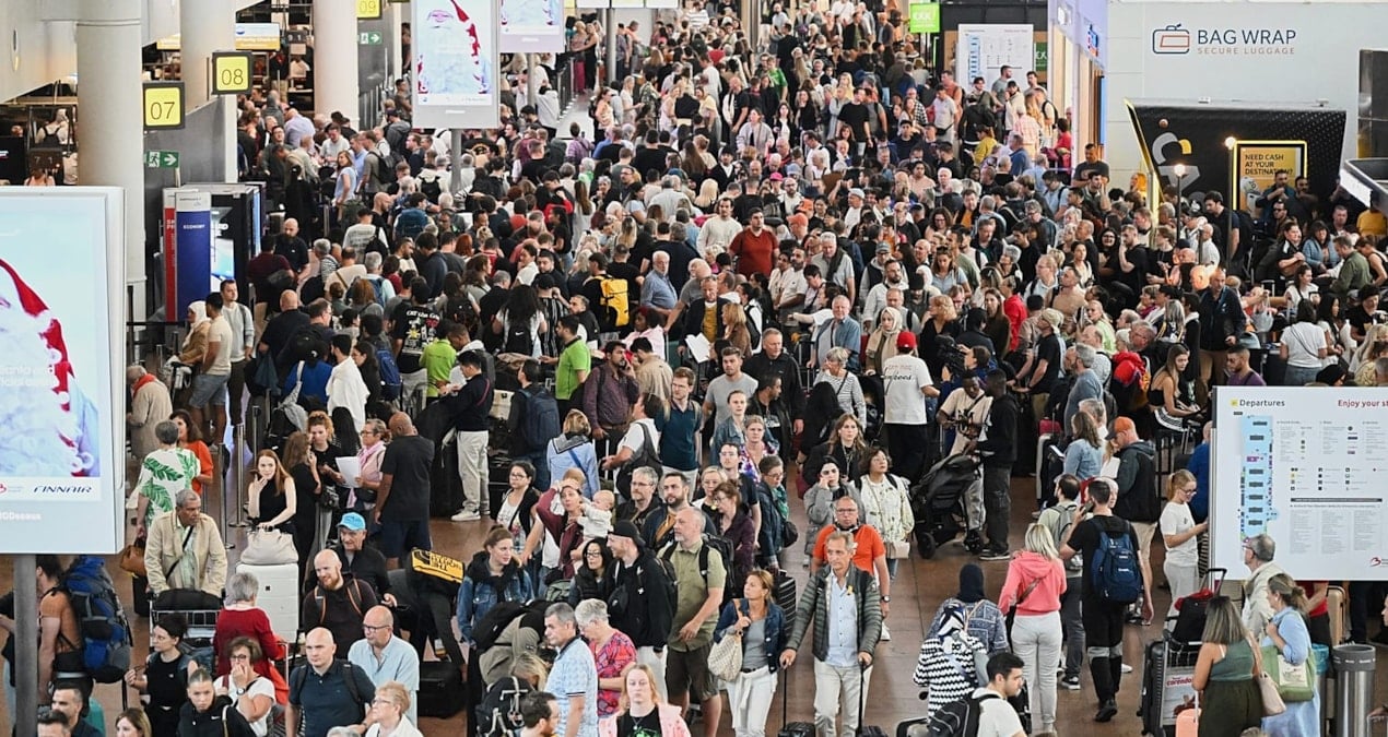 siber saldiri avrupanin havaalanlarini kitledi on binlerce yolcu kalakaldi Y3iB3fGV