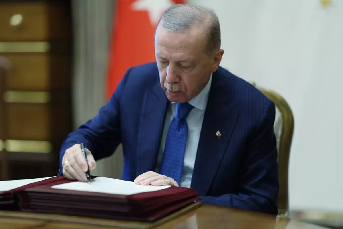 cumhurbaskani erdogan imzaladi 20 kisi ve kurumun mal varliklari donduruldu 9hB7LPUN