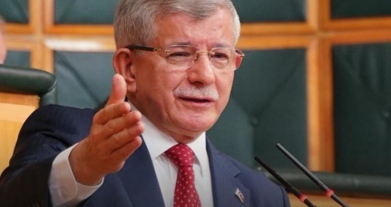 Ahmet Davutoğlu’ndan 23 Nisan Mesajı: “Kutlamalar İptal Edilsin”
