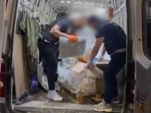 Istanbulda takibe alinan araclara operasyon 27 kilo uyusturucu yakalandi 7QsyPAJf