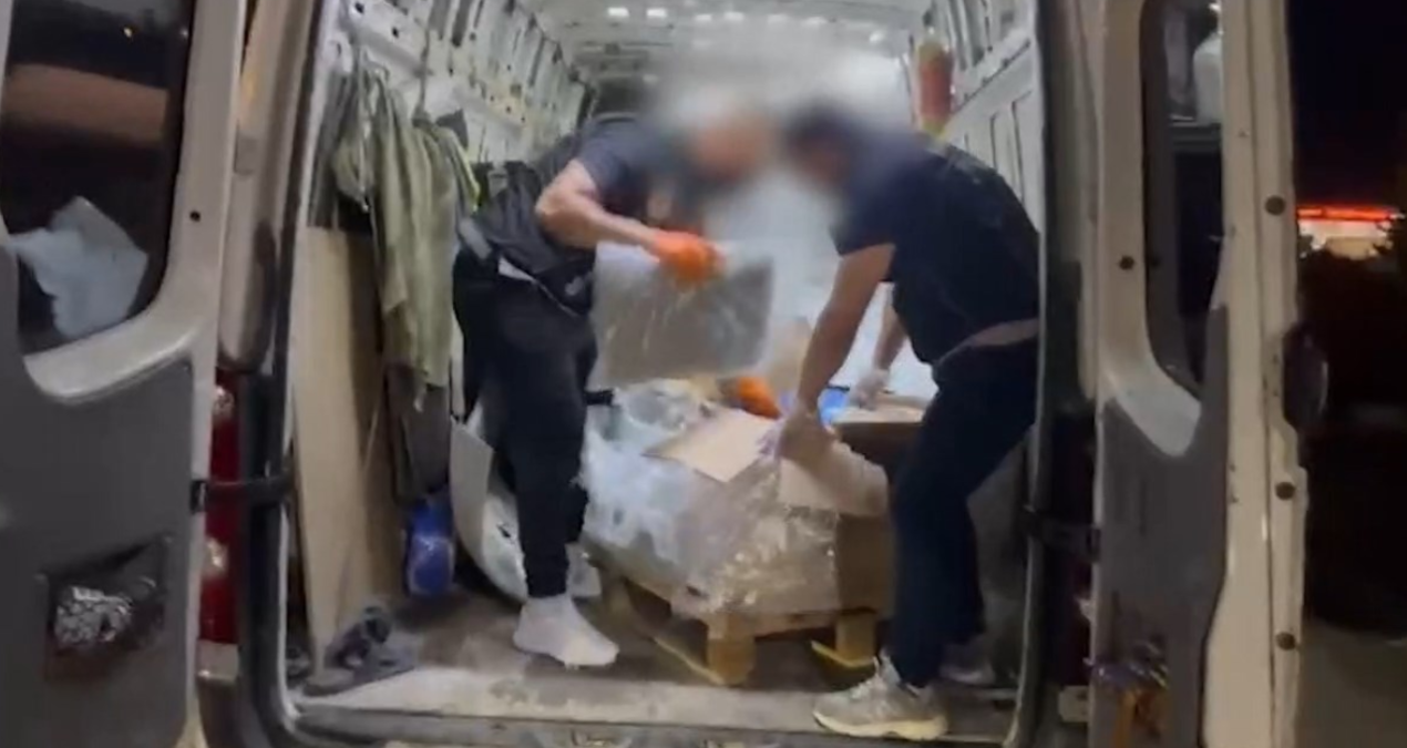 Istanbulda takibe alinan araclara operasyon 27 kilo uyusturucu yakalandi 7QsyPAJf