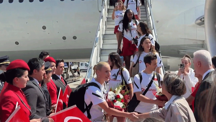 Milletler ligi sampiyonu filenin sultanlari turkiyeye dondu RcBh2del