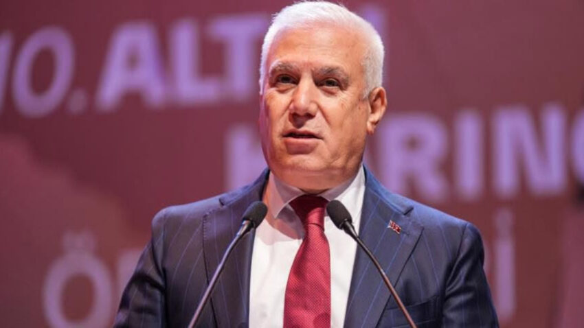 Son dakika mustafa bozbey davasinda arbede cikti polis chpli vekilin gecisine izin vermedi UGgwNY89