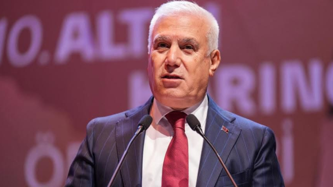 Son dakika mustafa bozbey davasinda arbede cikti polis chpli vekilin gecisine izin vermedi UGgwNY89
